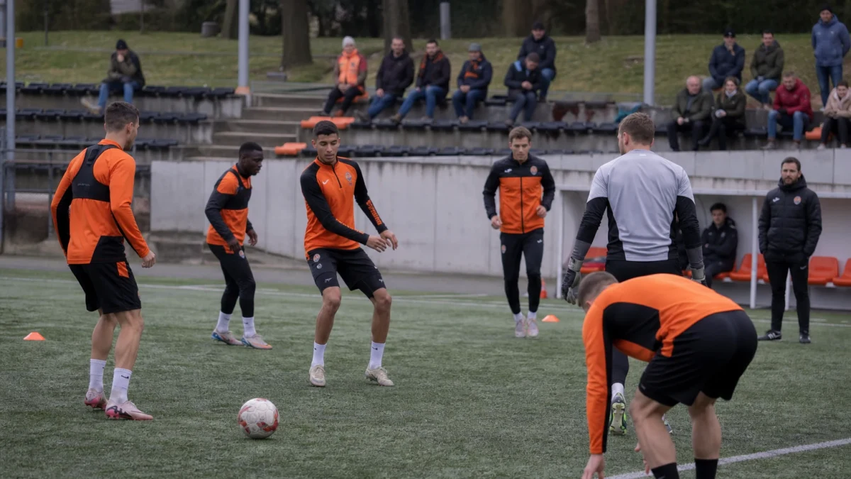 Lorient värvar åtta spelare till damlaget