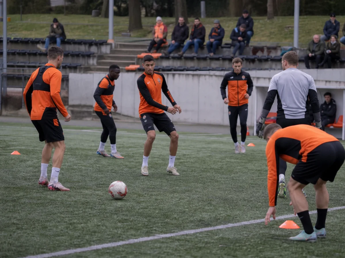 Lorient värvar åtta spelare till damlaget